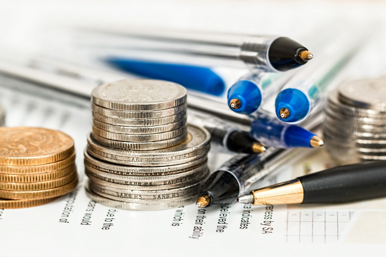 coins and ballpens to use with money saving tips for employees
