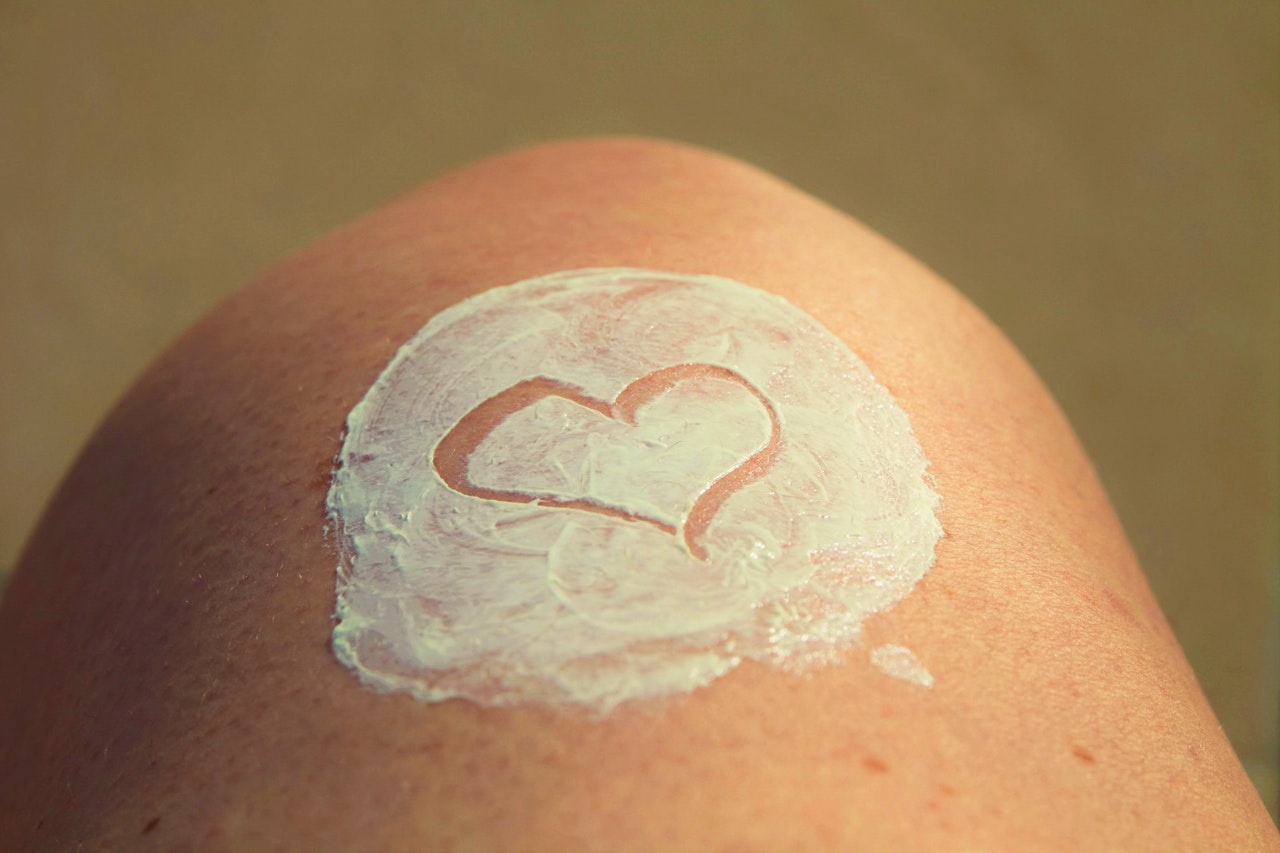 tag-init-survival tips heart design on sunscreen applied to skin