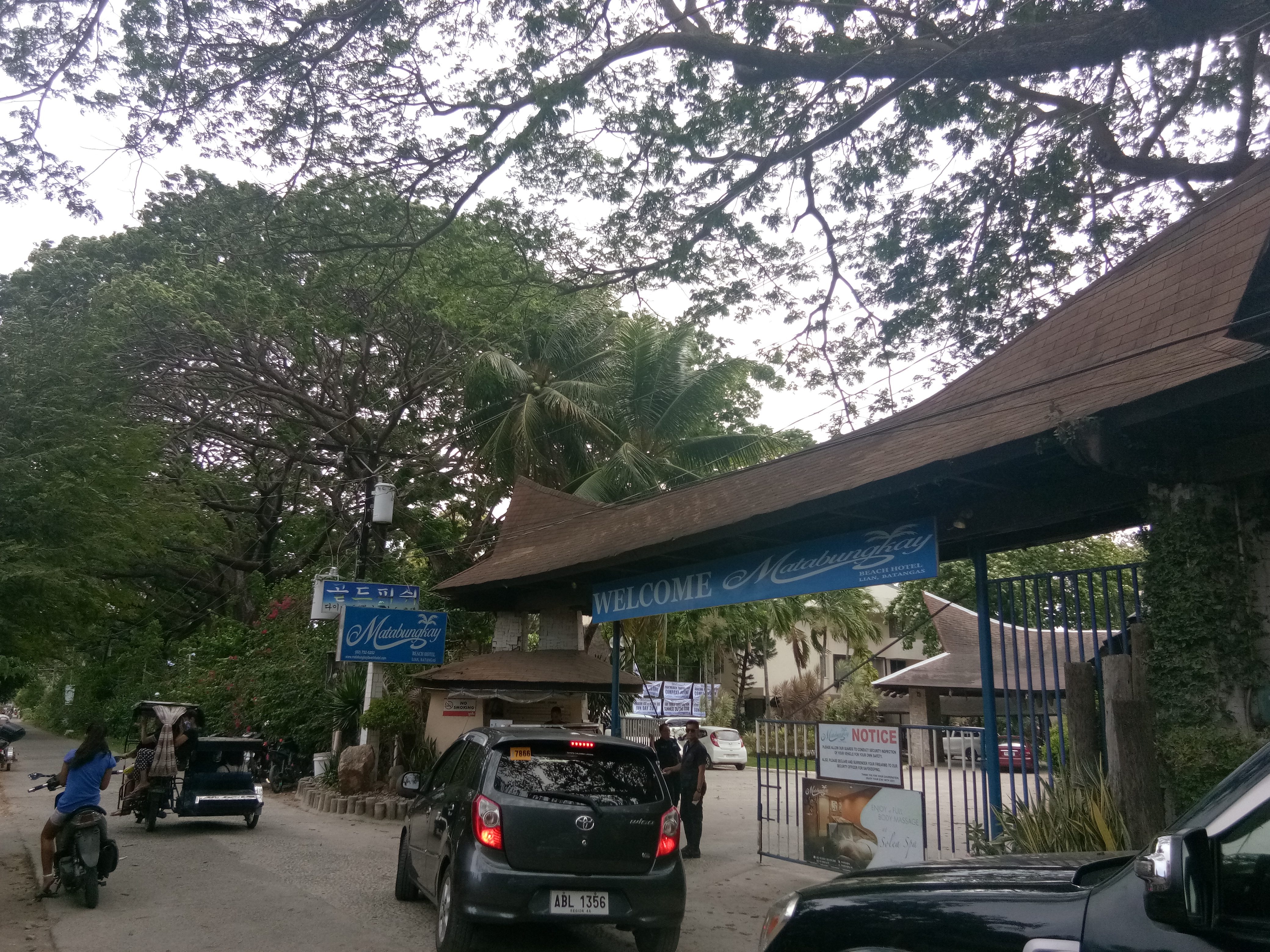 the entrance to Matabungkay beach hotel opens to welcome FilWebers