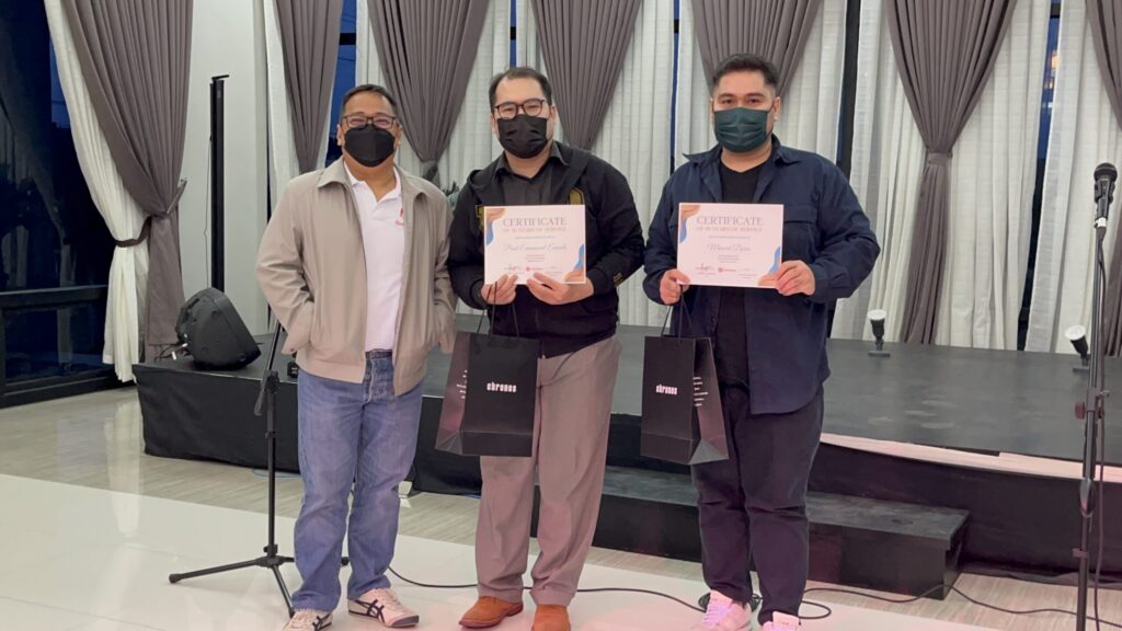 Mr. Paul Emmanuel Enicola and Mr. Menard Duria received their loyalty award certificates and 10-year recognition gifts from CEO Laurel Mercado.