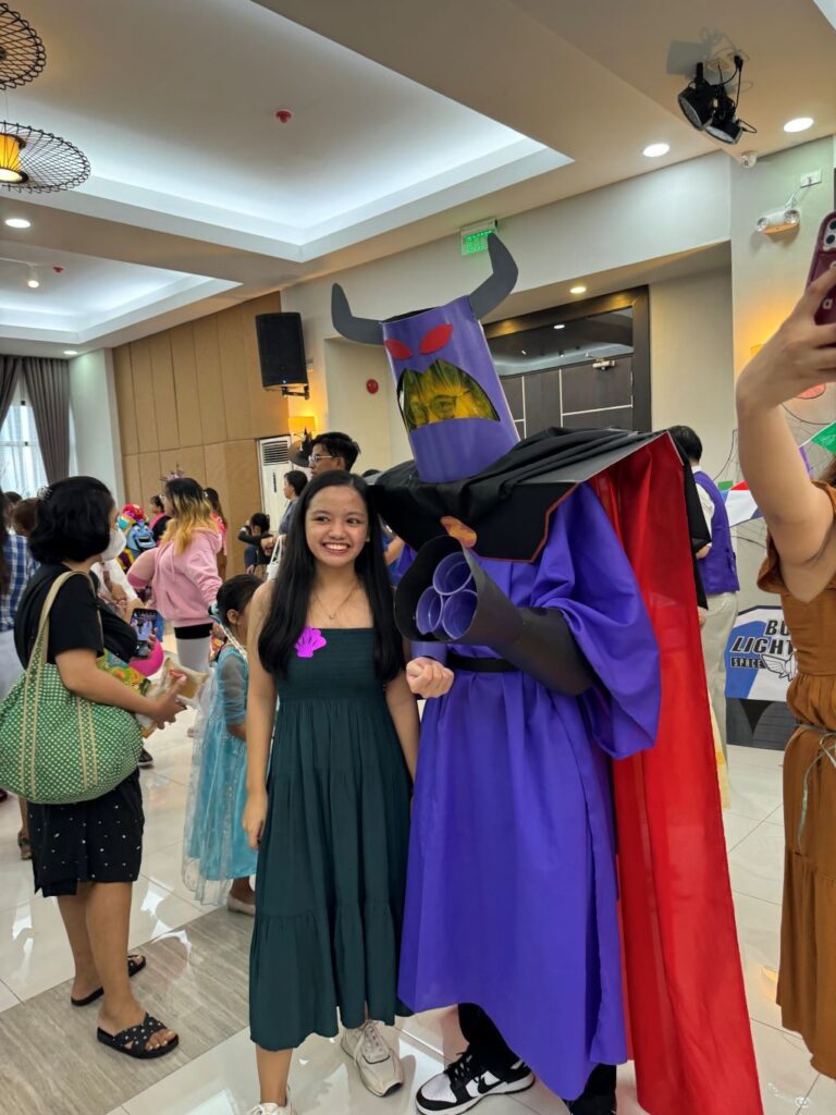 employees and kids taking pictures with Zurg